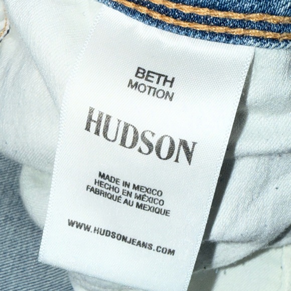 Hudson Beth Mid Rise Baby Bootcut Jeans
Size 30 | Inseam 32” | Rise 9.25” - Picture 8 of 11